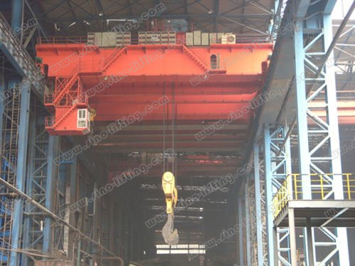 Foundry crane